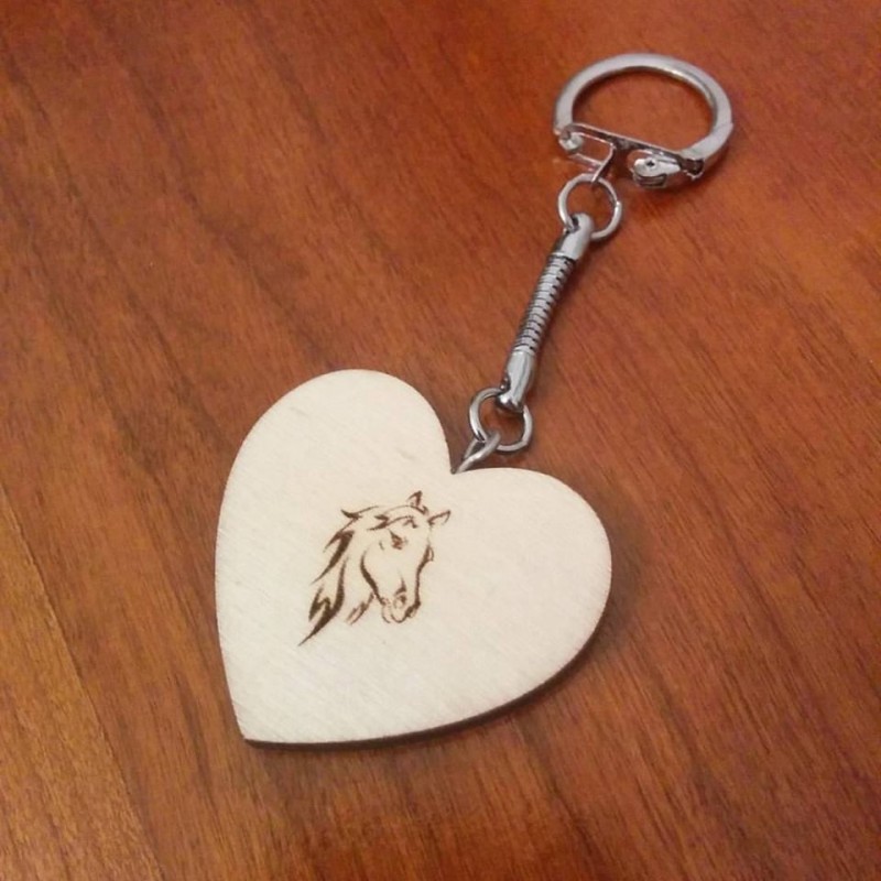 porte-clés forme coeur en bois avec personnalisé